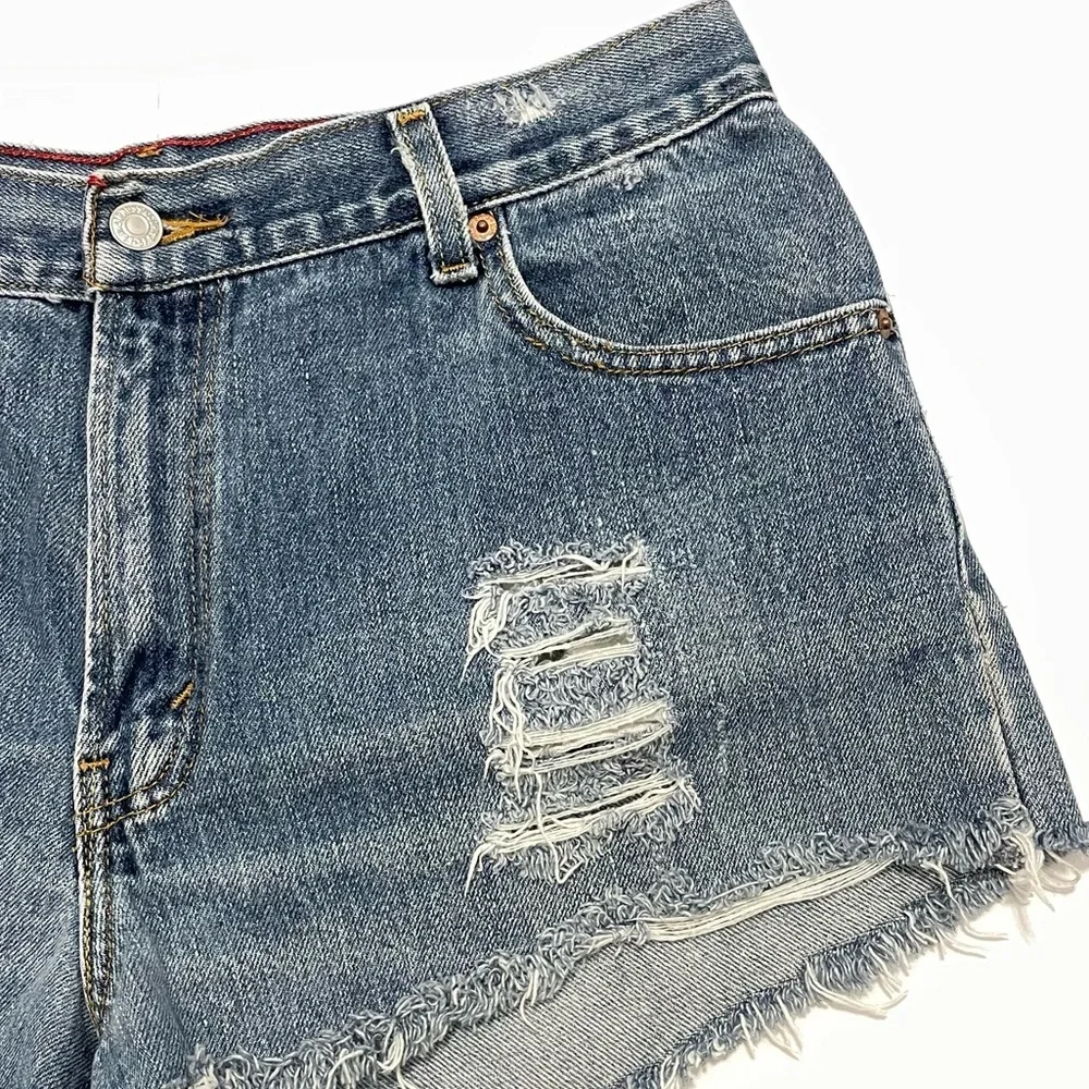 Levi’s Women’s 550 Relaxed Distressed Denim Shorts Size 14